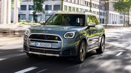 The MINI Countryman SE ALL4 driving throughg a city.
