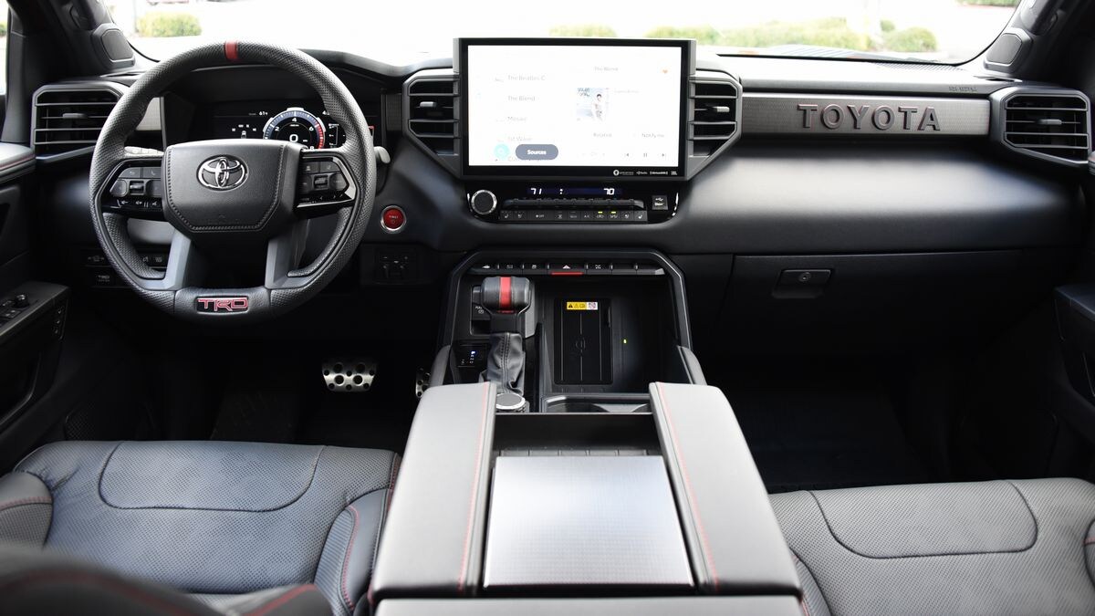 2025-toyota-tundra-trd-pro-interior-dash