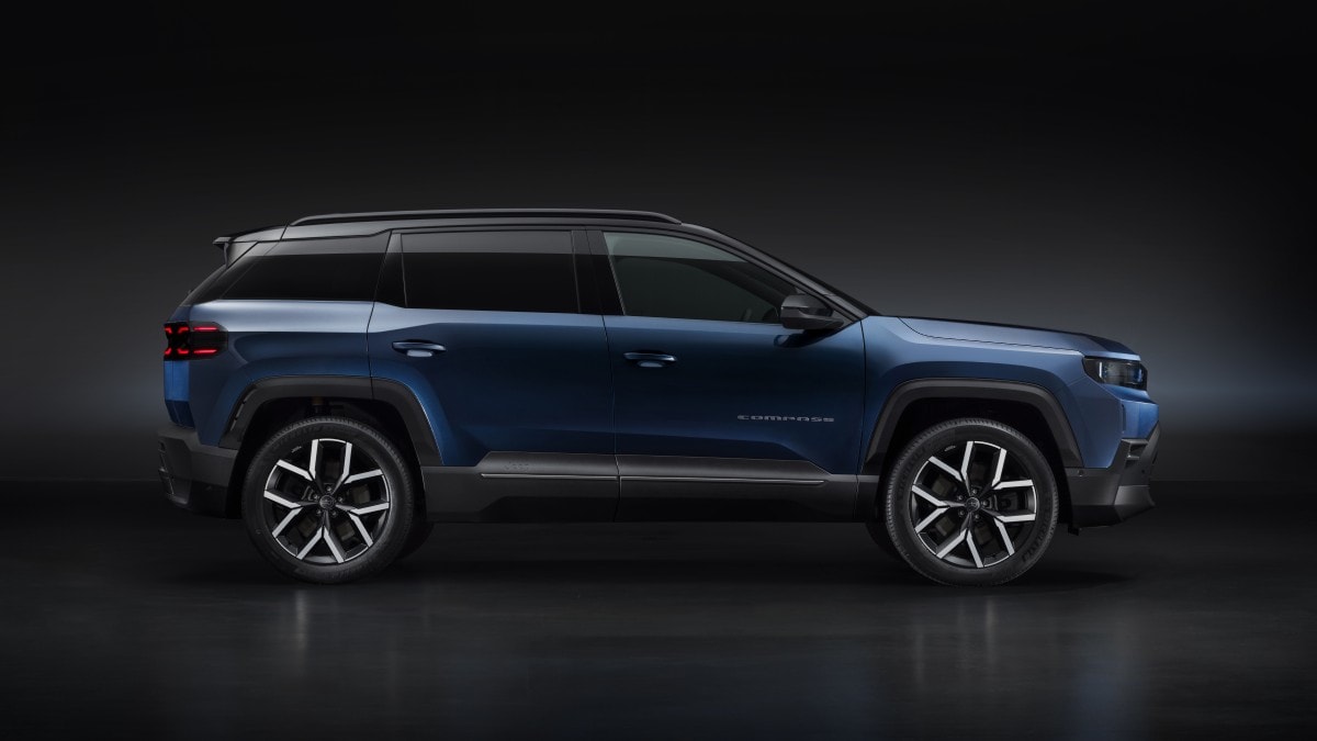 The 2026 Jeep Compass seen in profile