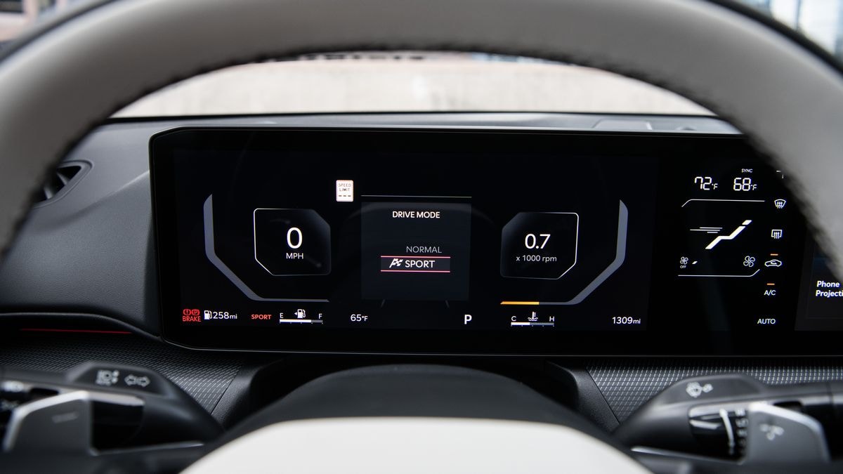 2025-kia-k4-driver-info-display