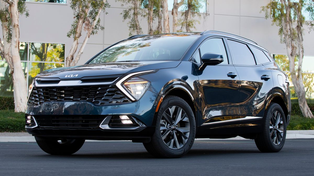 2025-kia-sportage-hybrid-front-left-3qtr