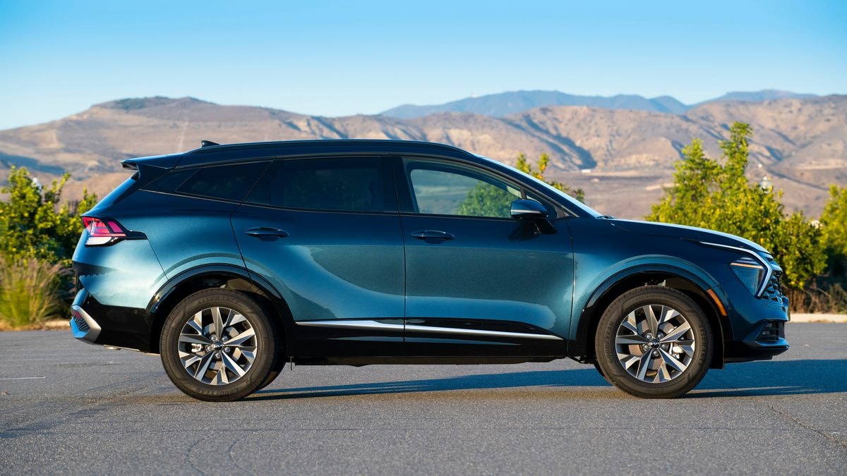 2025-kia-sportage-hybrid-profile-right