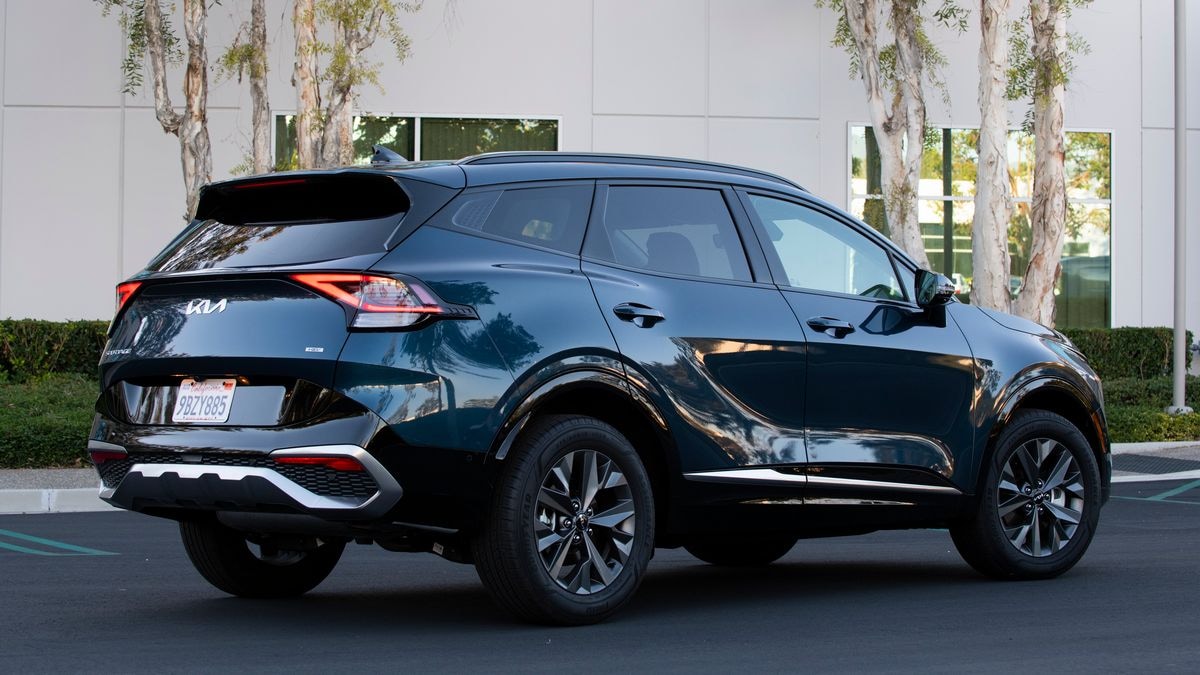 2025-kia-sportage-hybrid-rear-right-3qtr