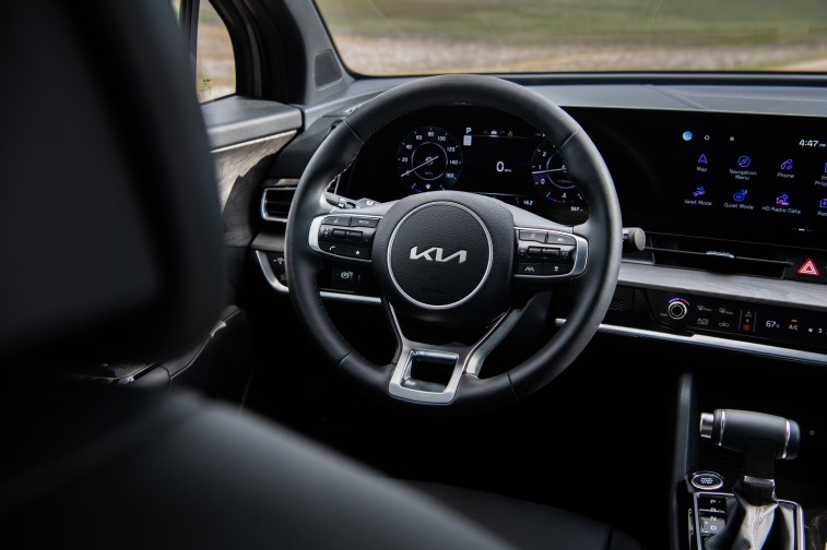 2025 Kia Sportage steering wheel and tech.
