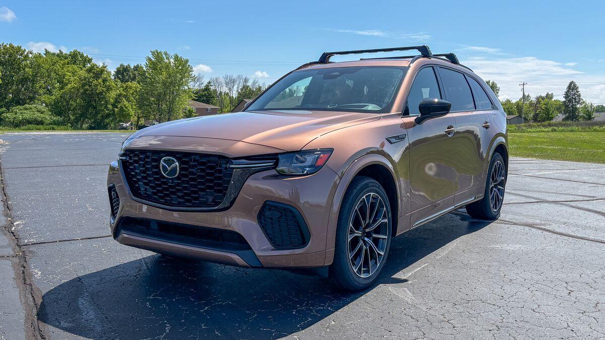 2026-Mazda-CX-70-Turbo-S-Premium-Plus-exterior-front-3-qtr-driver