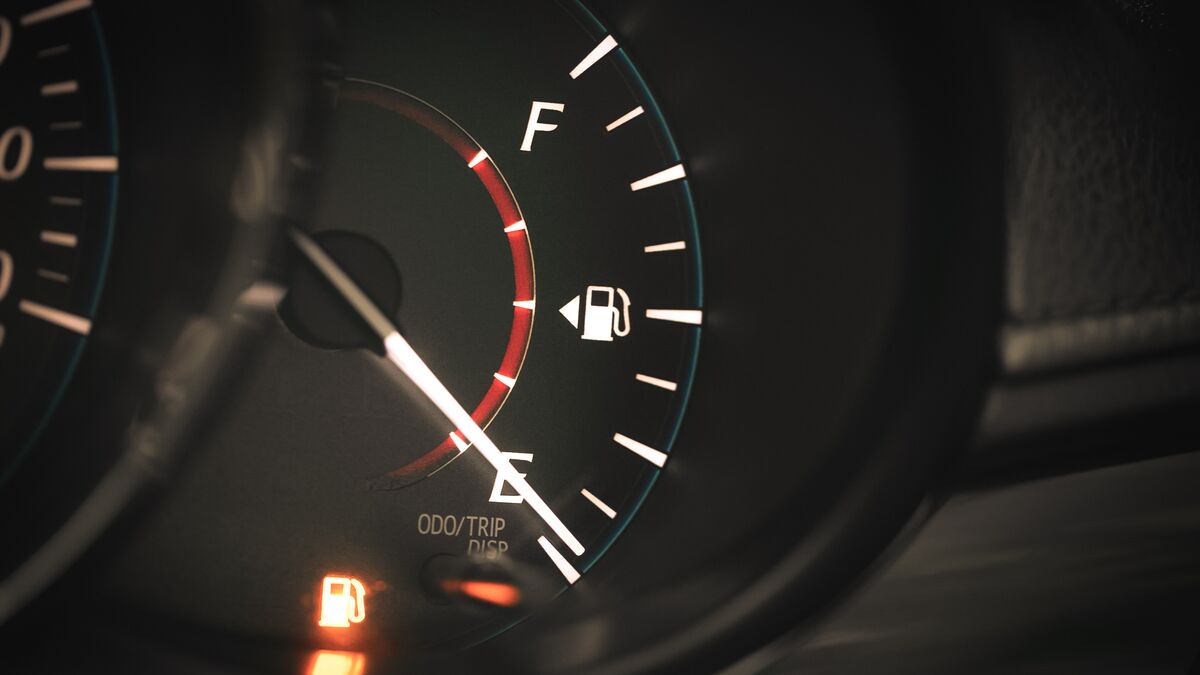 fuel-gauge-empty-gas-light-on