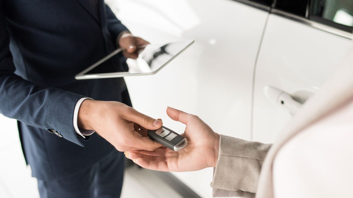 Do-I-Keep-My-Car-or-Trade-It-In_7b0a72