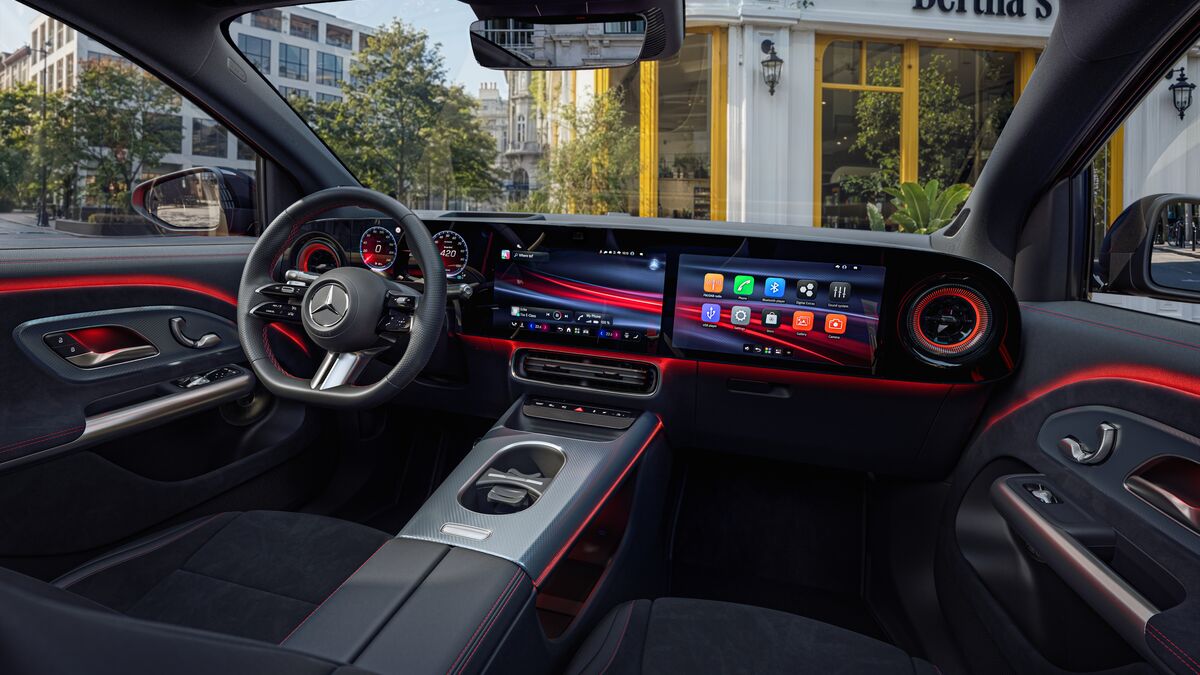 2028-Mercedes-Benz-GLA-dashboard-1