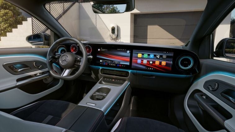 2028-Mercedes-Benz-GLA-dashboard-2_d2f554