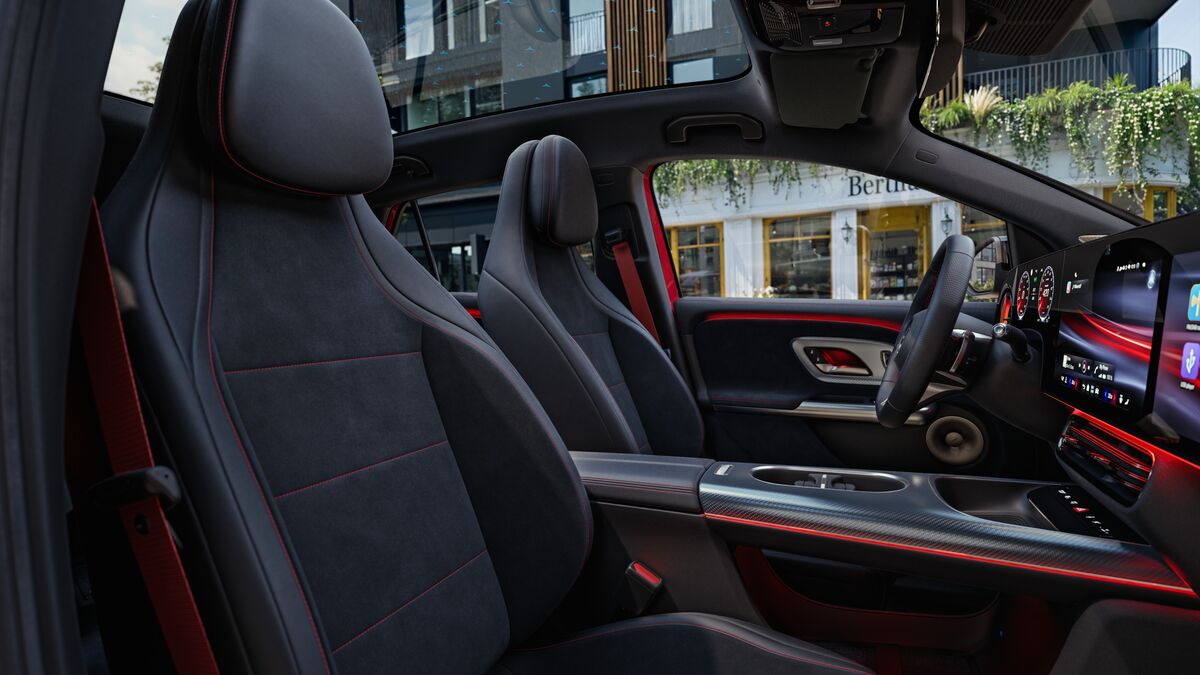 2028-Mercedes-Benz-GLA-front-seats