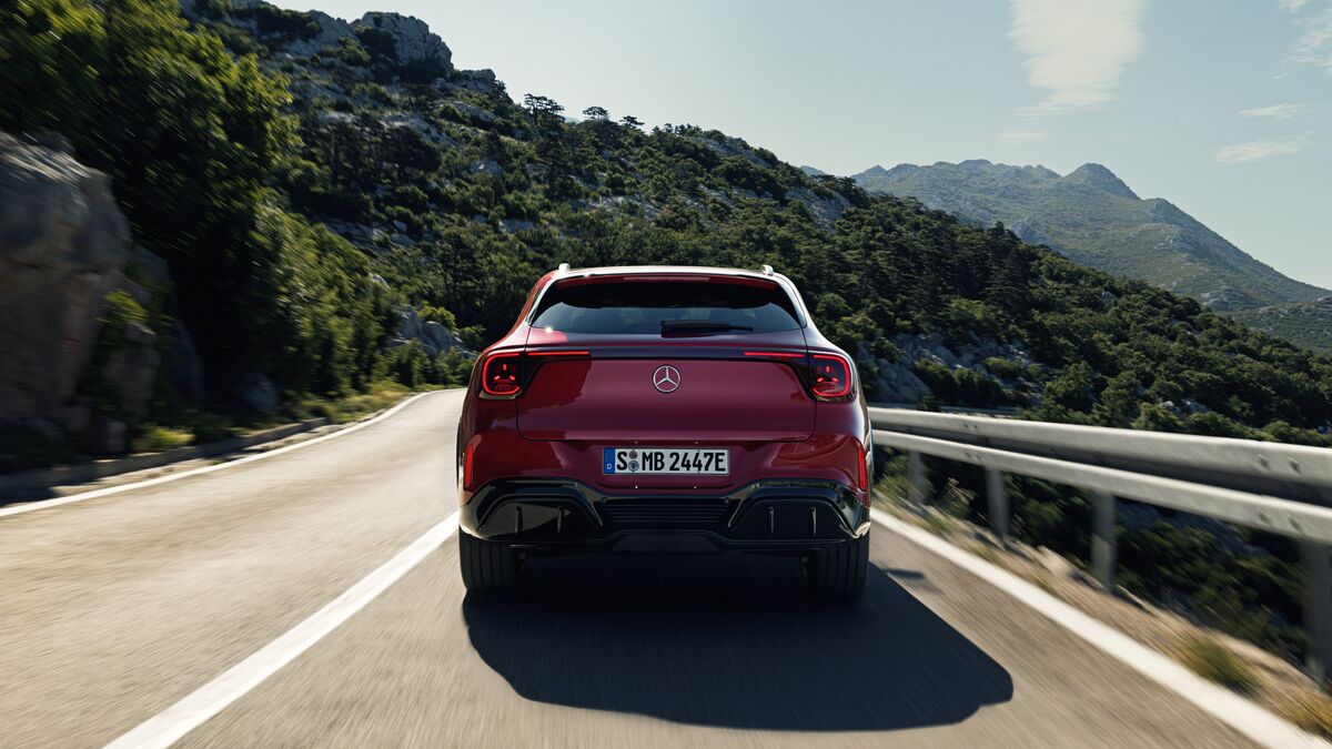 2028-Mercedes-Benz-GLA-rear