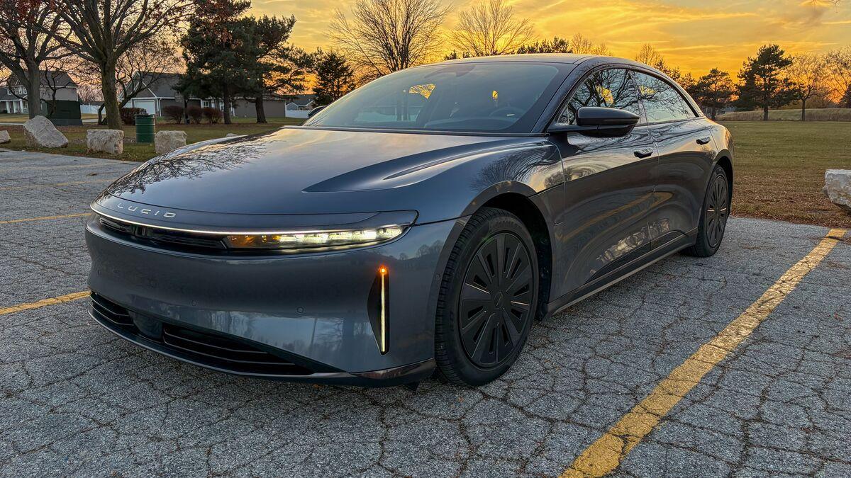 2026-Lucid-Air-Touring-exterior-front-three-quarter-angle-driver