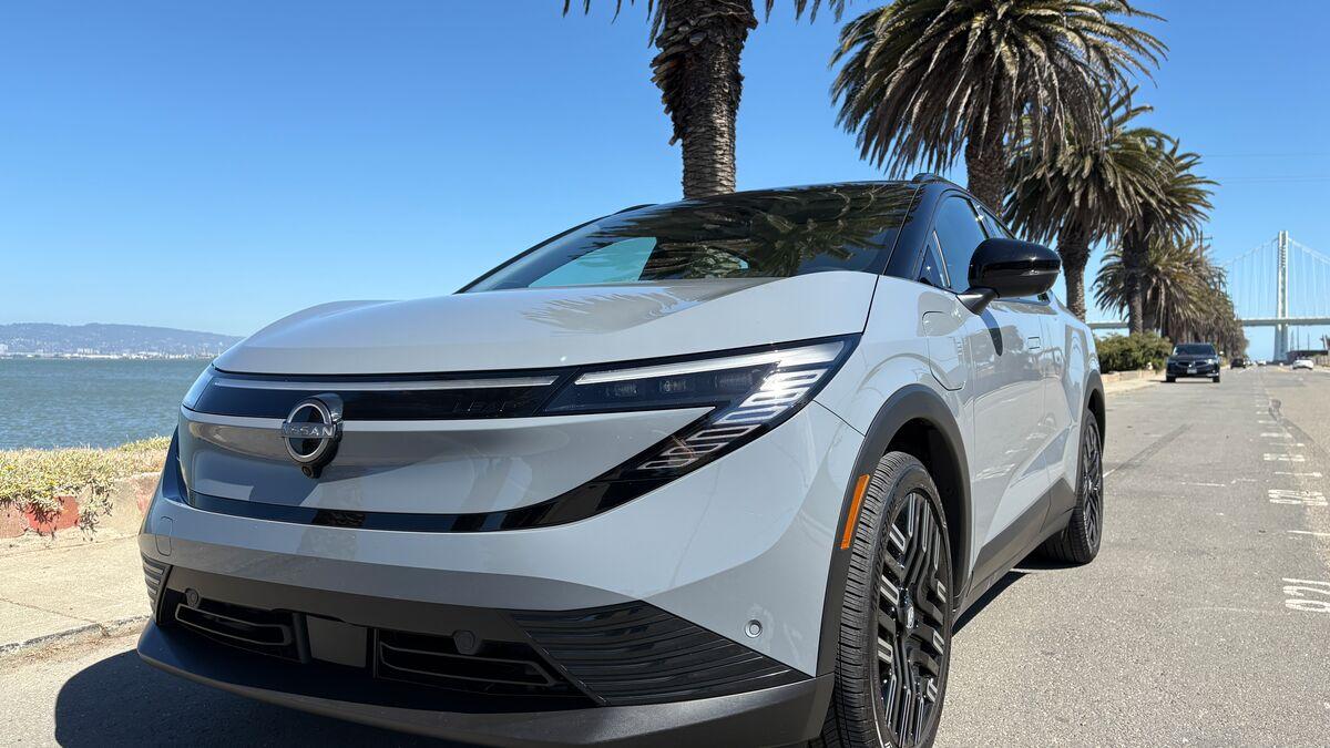 2026-Nissan-Leaf-right-front-3
