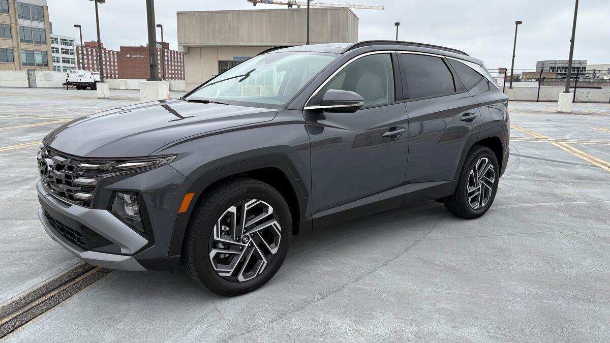 2026_hyundai_tucson_hybrid_front_quarter