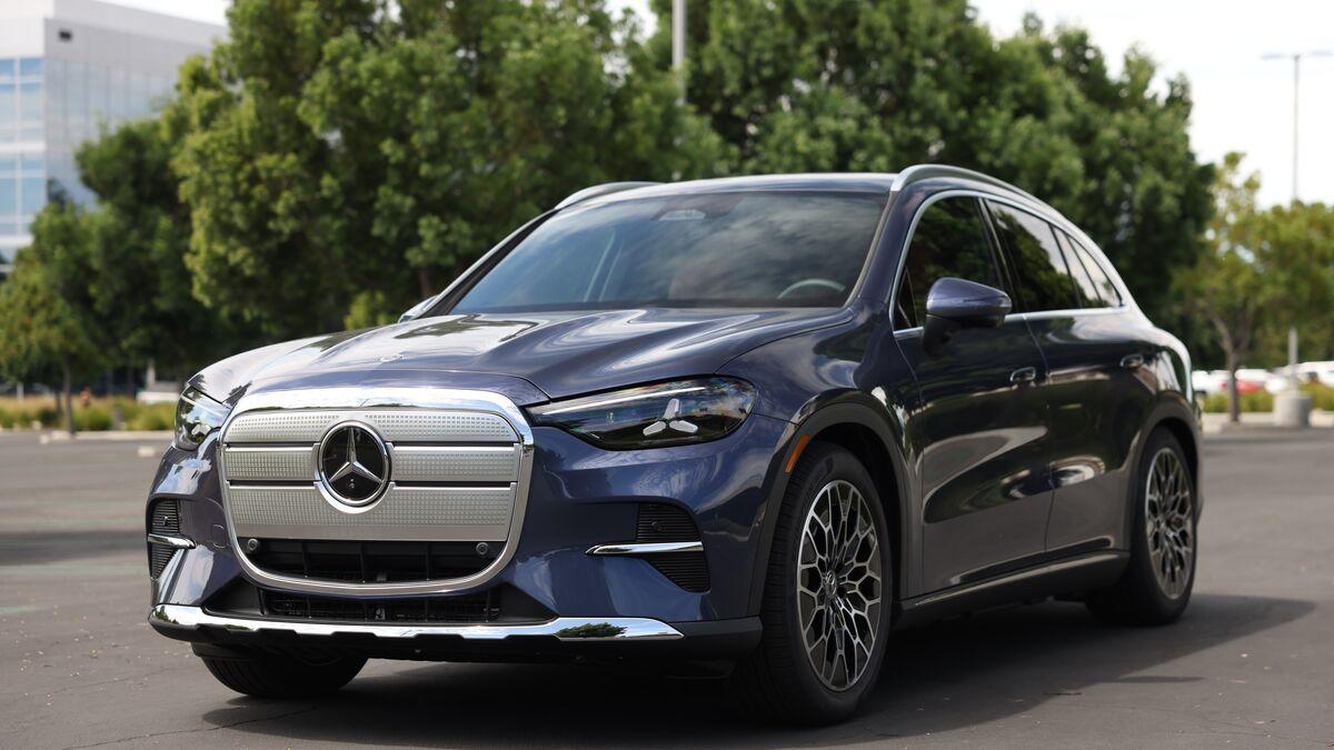 2027-mercedes-benz-glc-400-4matic-electric-front-driver-side
