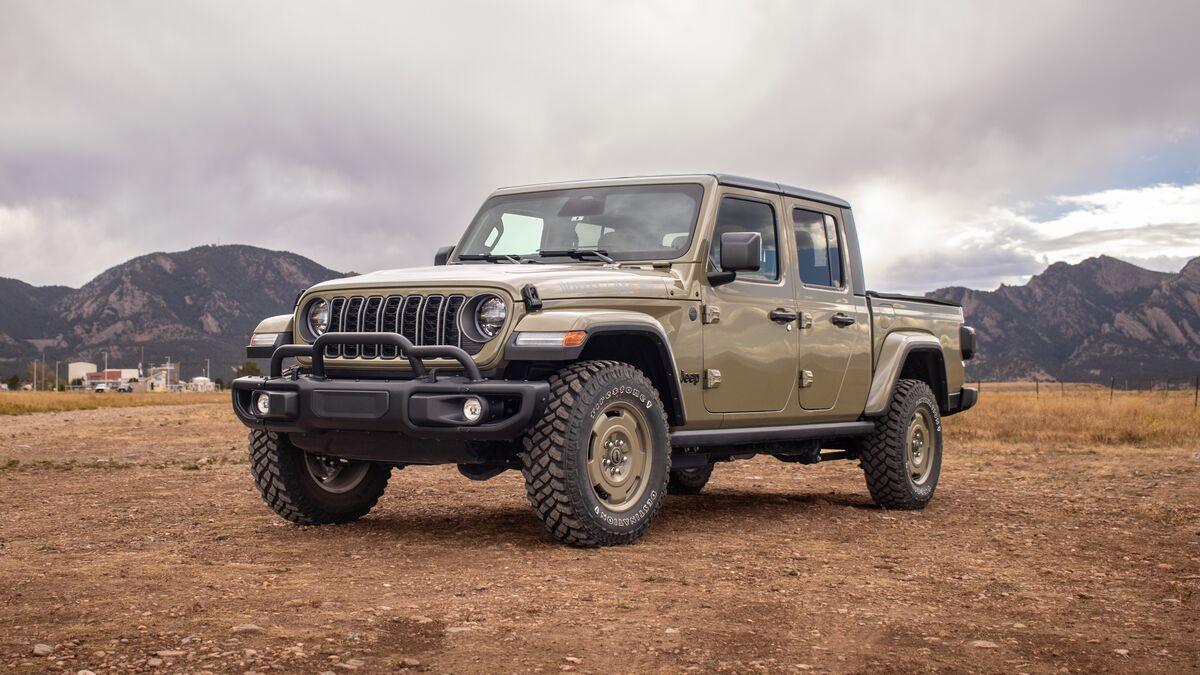 2026-Jeep-Gladiator-Willys-front-3qtr-long