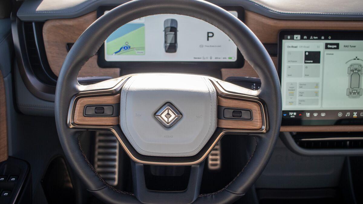2026-Rivian-R1S-steering-wheel