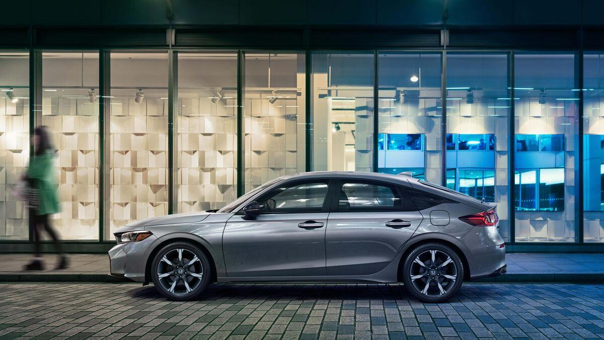 2027-Honda-Civic-Hatchback-Sport-Touring-Hybrid