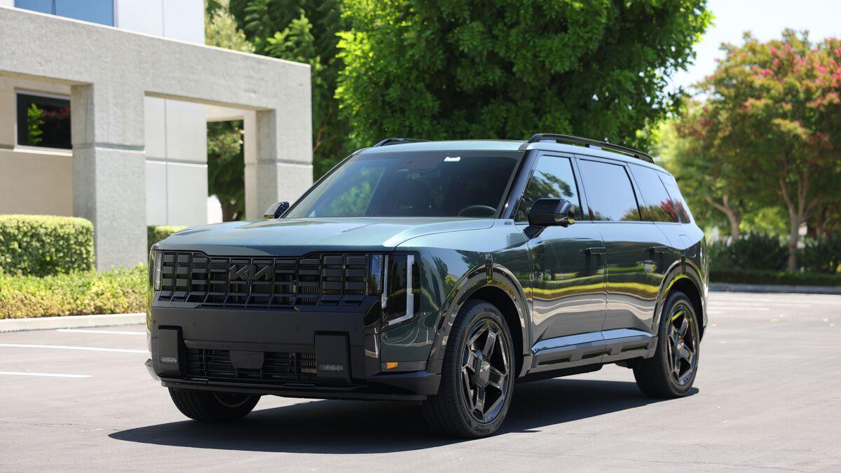 2027 Kia Telluride Hybrid vs. 2027 Toyota Grand Highlander Hybrid Comparison