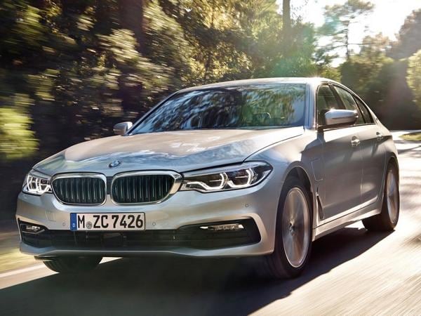 2018 BMW 530e iPerformance unveiled Kelley Blue Book