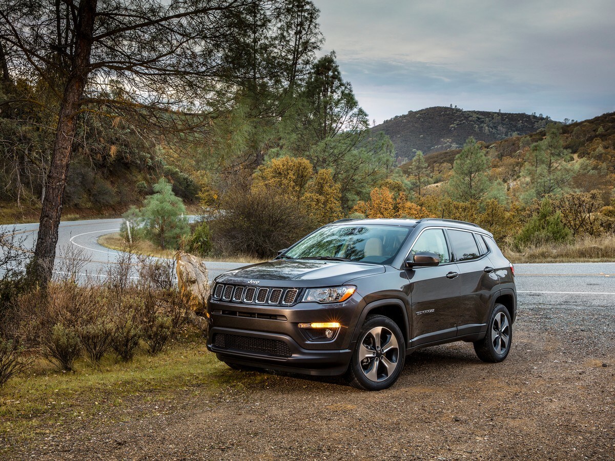 19 Jeep Compass Vs 19 Mitsubishi Eclipse Cross Comparison Kelley Blue Book