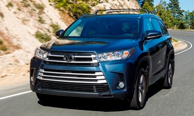 2017 Toyota Highlander Midsize SUV Comparison